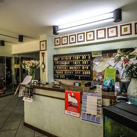 Hotel Minerva Pietra Ligure Buitenkant foto