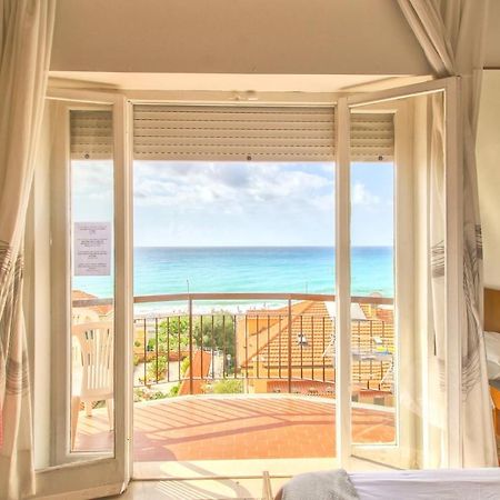 Hotel Minerva Pietra Ligure Buitenkant foto