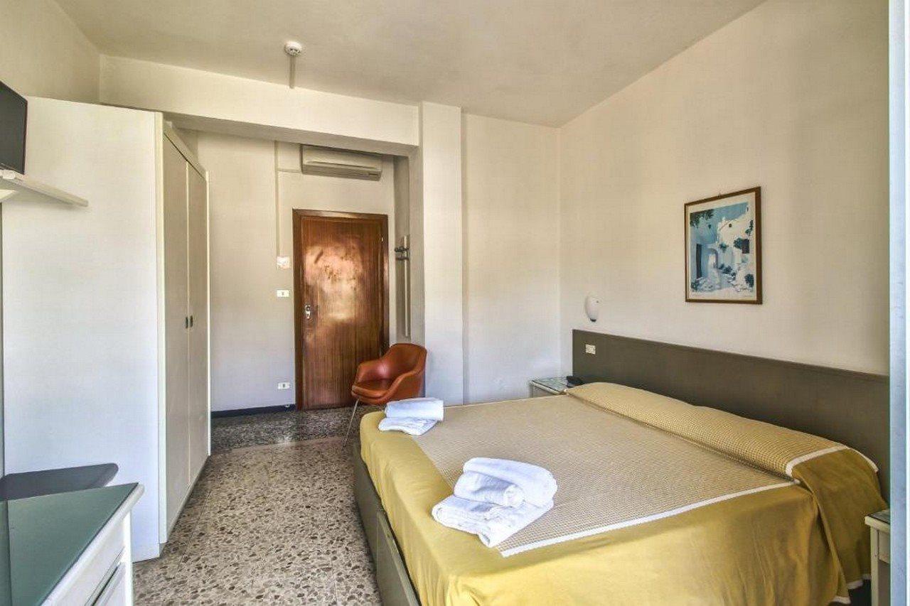 Hotel Minerva Pietra Ligure Buitenkant foto