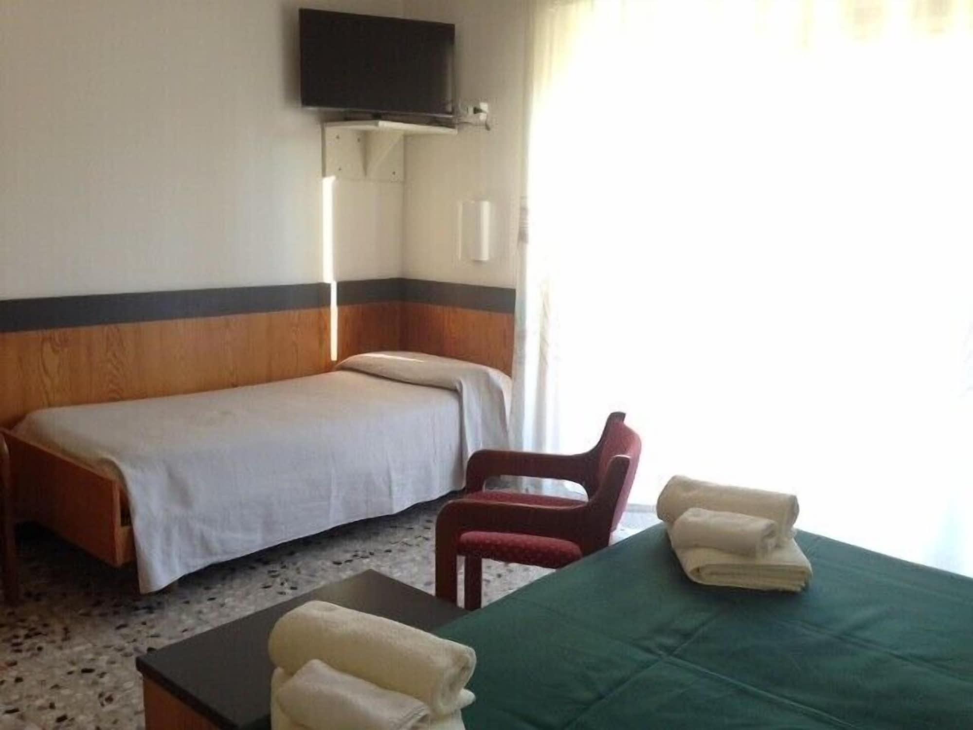 Hotel Minerva Pietra Ligure Buitenkant foto