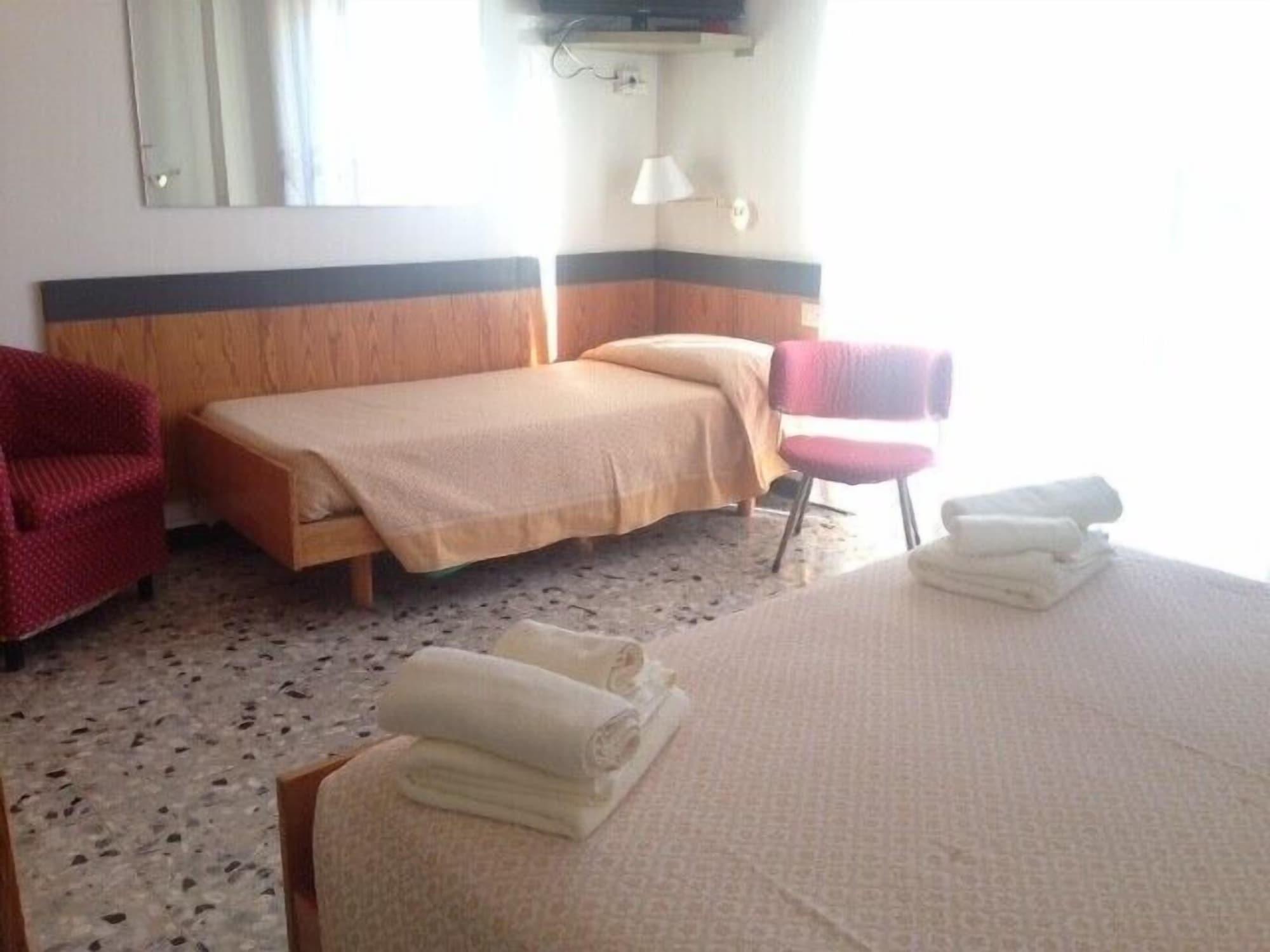 Hotel Minerva Pietra Ligure Buitenkant foto