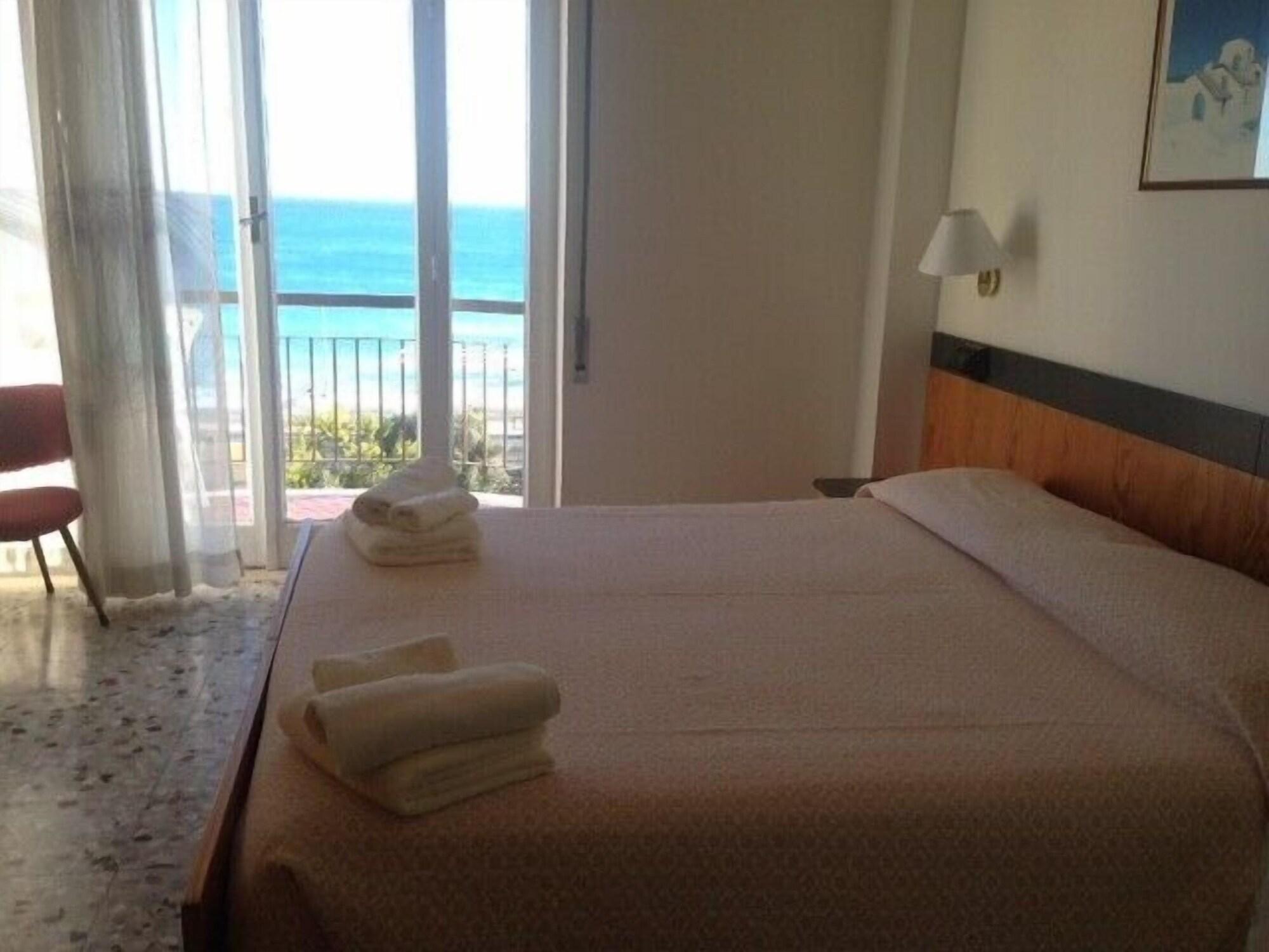 Hotel Minerva Pietra Ligure Buitenkant foto