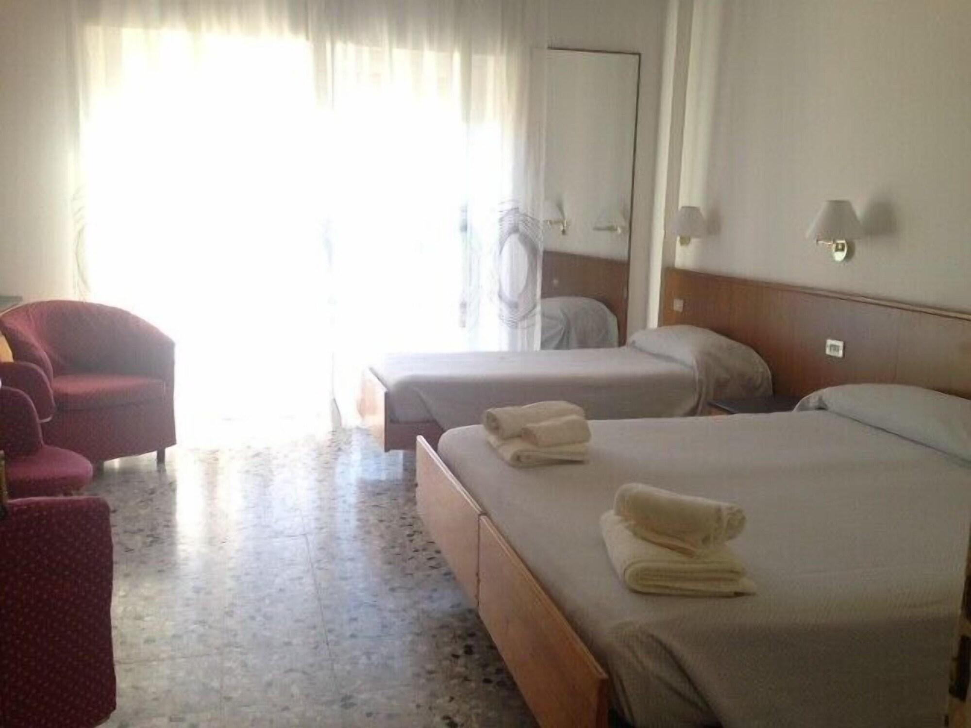 Hotel Minerva Pietra Ligure Buitenkant foto