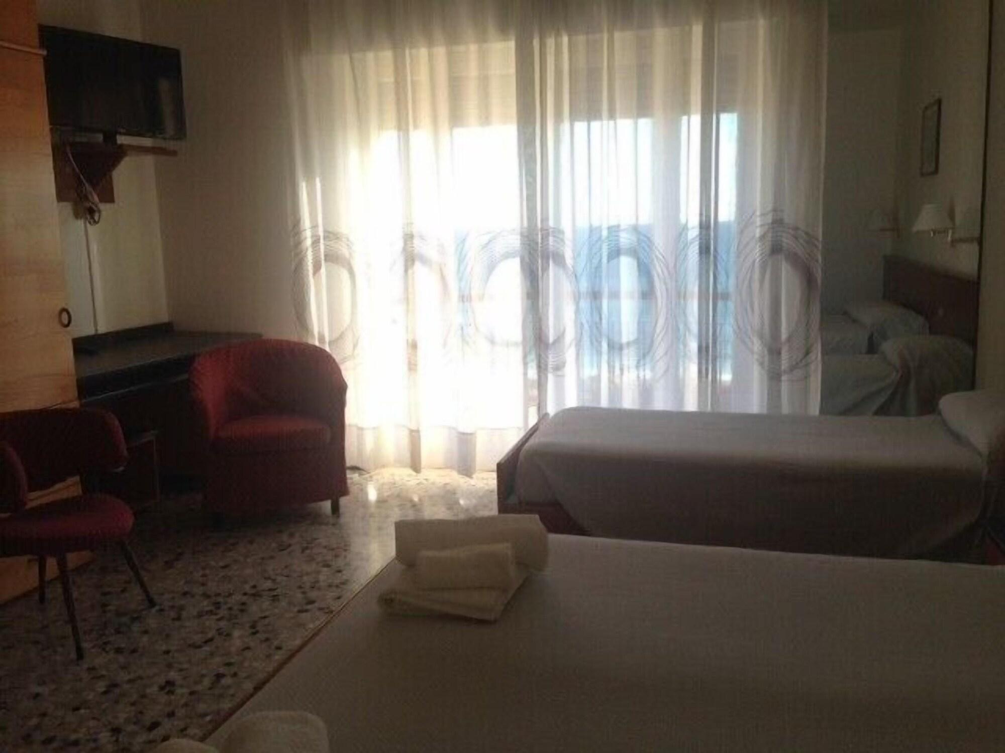 Hotel Minerva Pietra Ligure Buitenkant foto