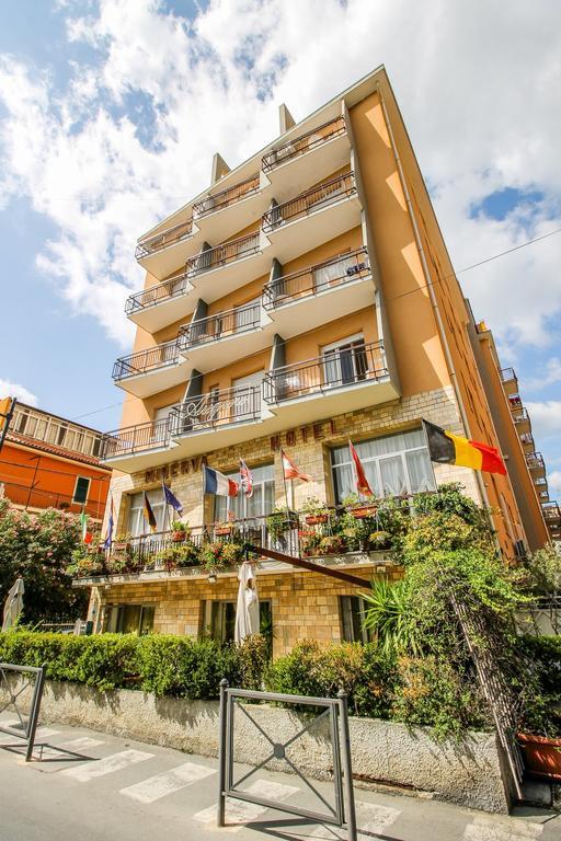 Hotel Minerva Pietra Ligure Buitenkant foto