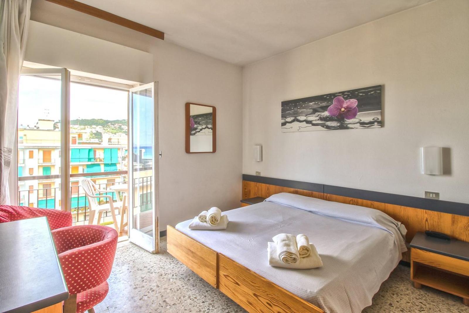 Hotel Minerva Pietra Ligure Buitenkant foto