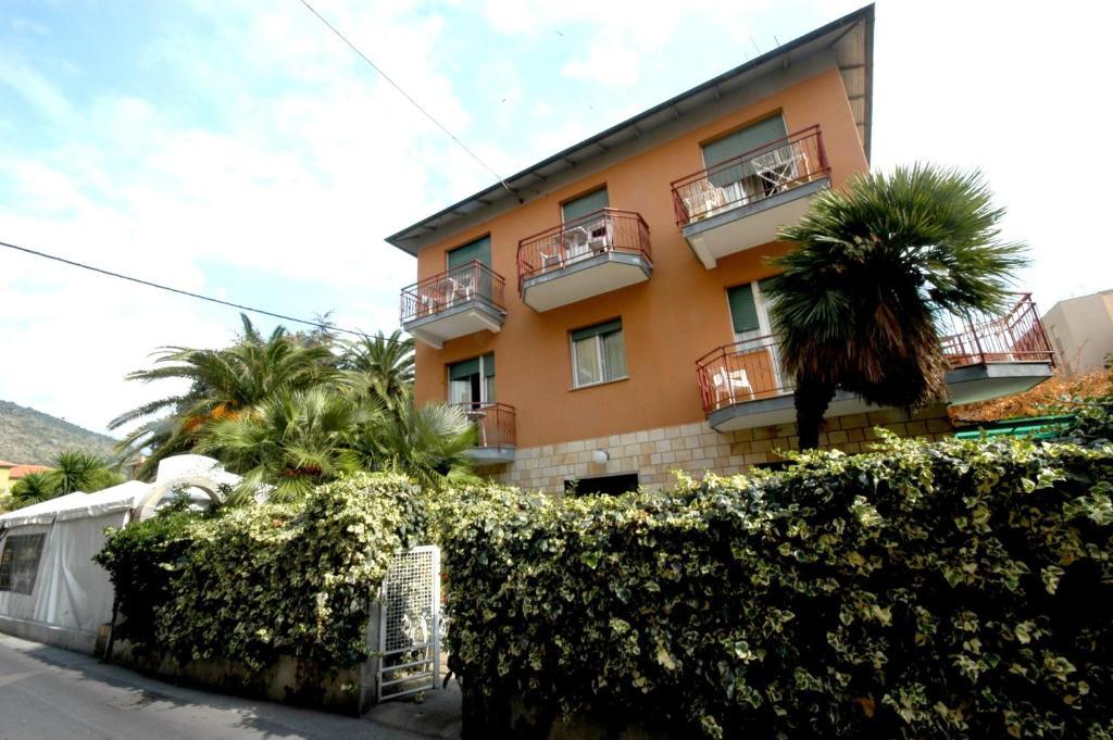Hotel Minerva Pietra Ligure Buitenkant foto
