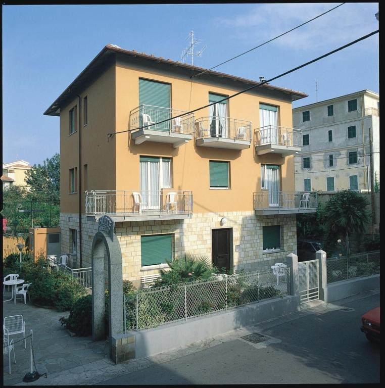 Hotel Minerva Pietra Ligure Buitenkant foto