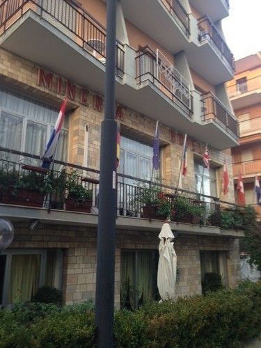 Hotel Minerva Pietra Ligure Buitenkant foto