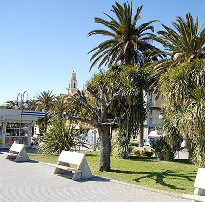 Hotel Minerva Pietra Ligure Buitenkant foto