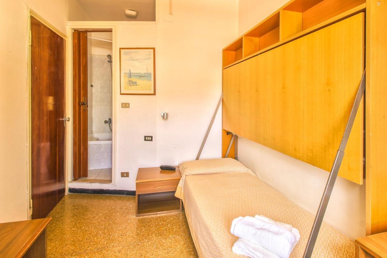 Hotel Minerva Pietra Ligure Buitenkant foto