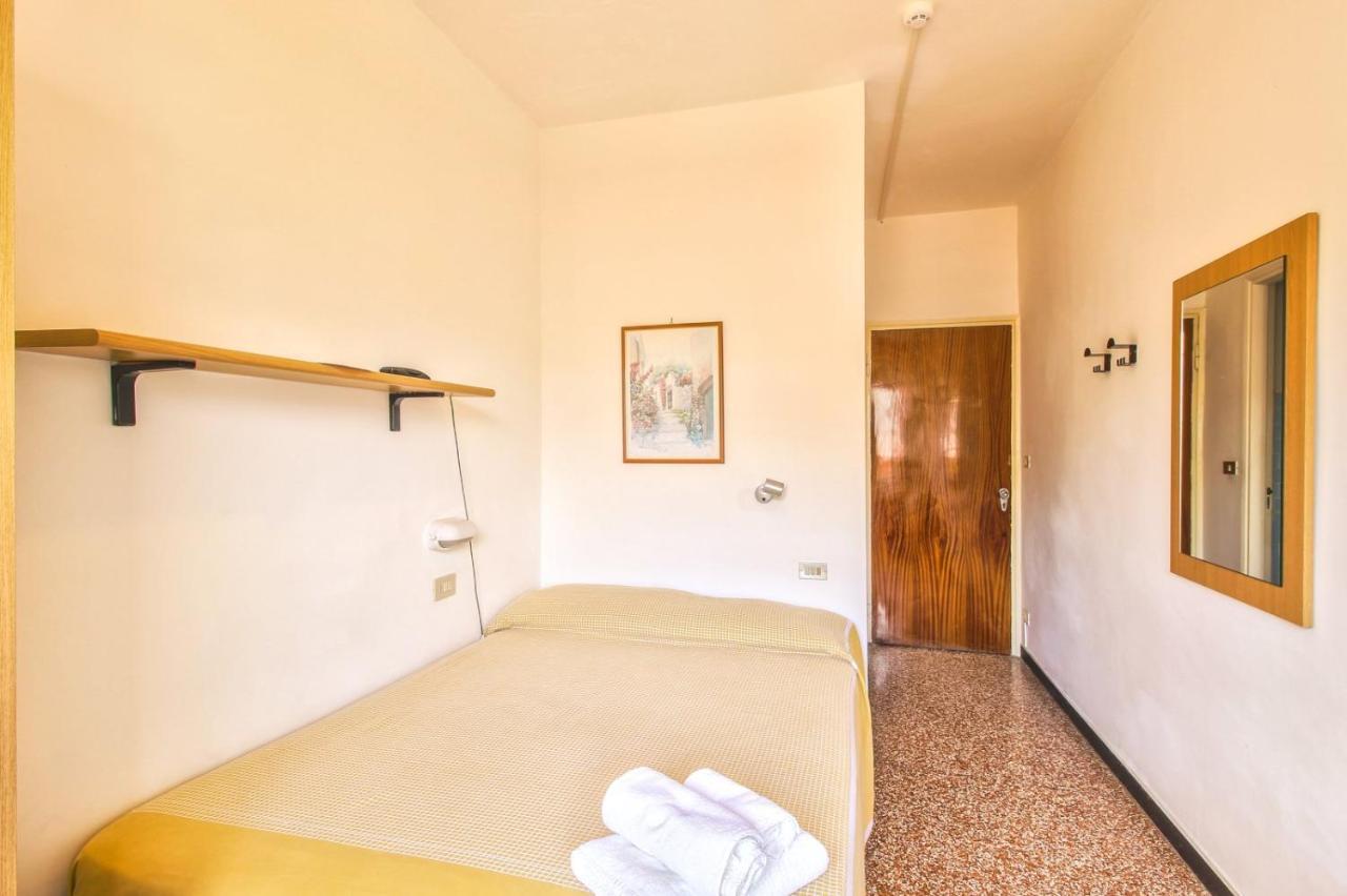 Hotel Minerva Pietra Ligure Buitenkant foto