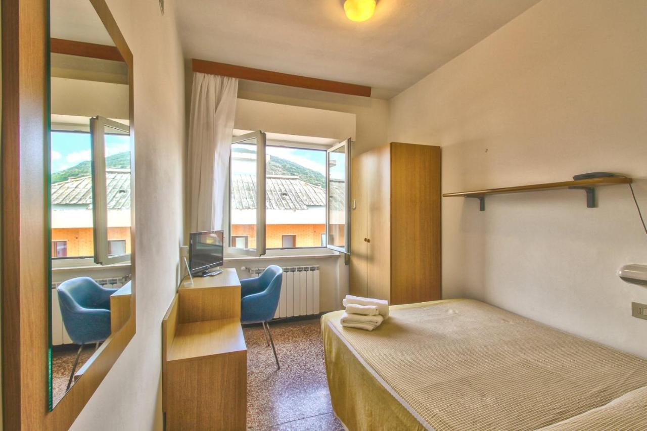 Hotel Minerva Pietra Ligure Buitenkant foto
