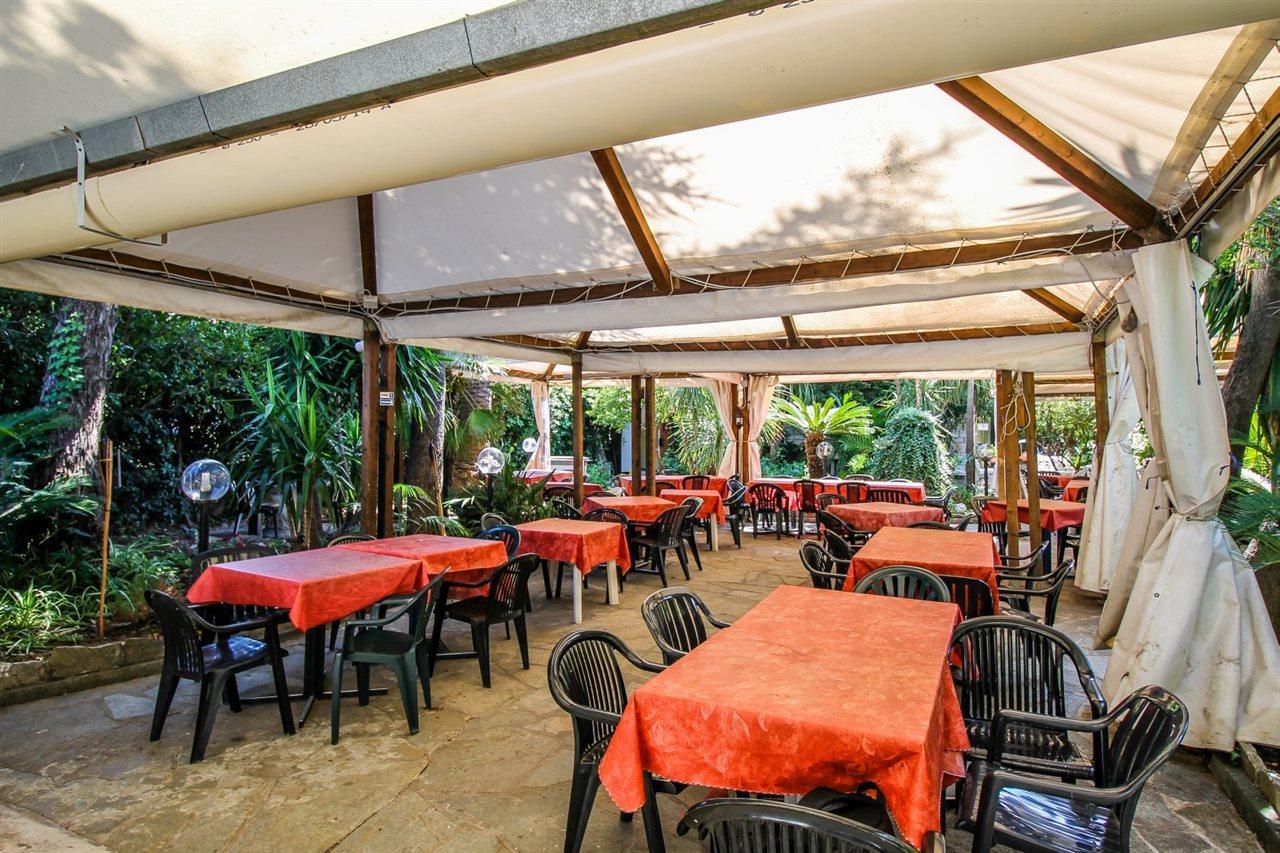 Hotel Minerva Pietra Ligure Buitenkant foto
