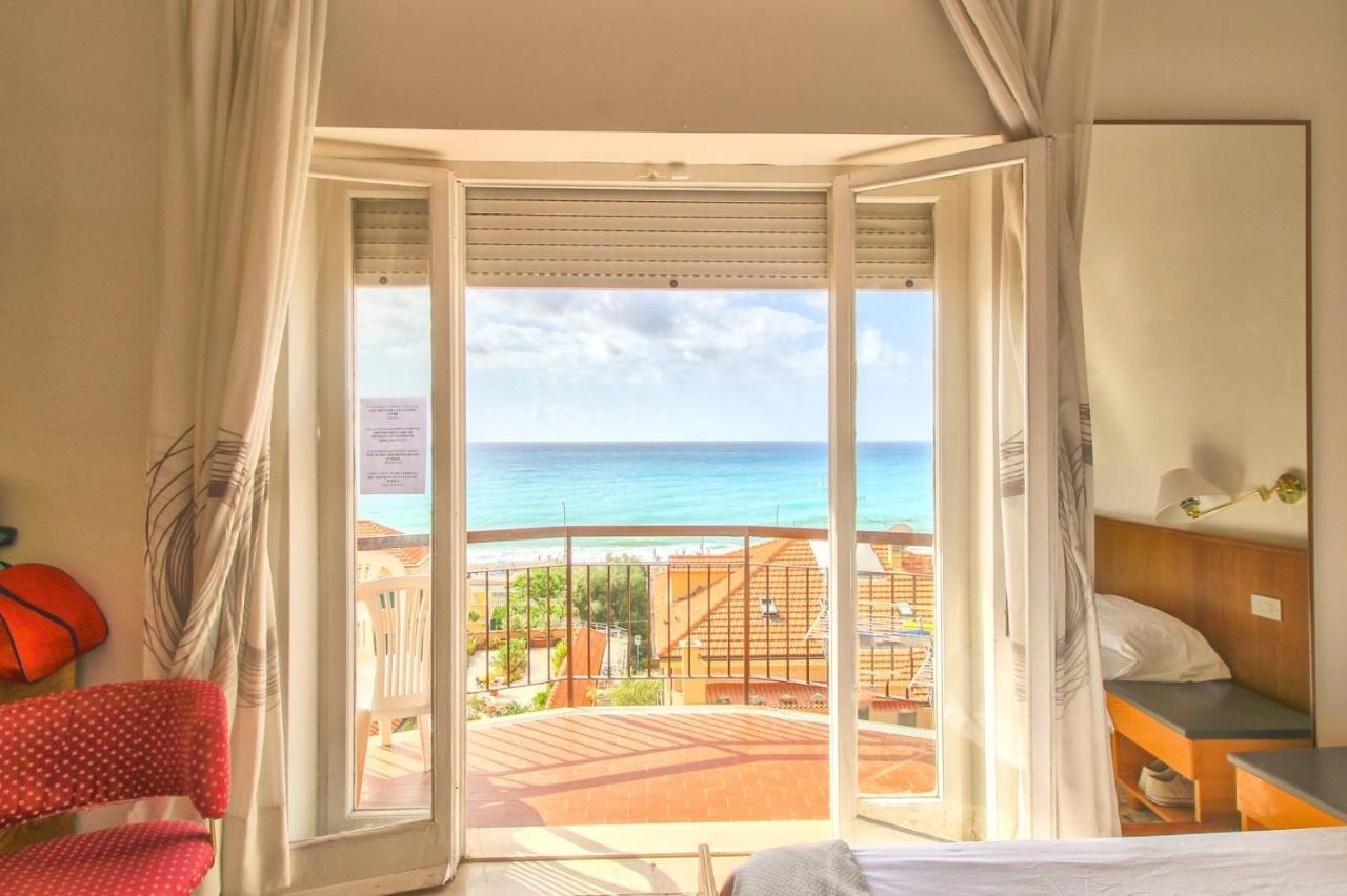 Hotel Minerva Pietra Ligure Buitenkant foto